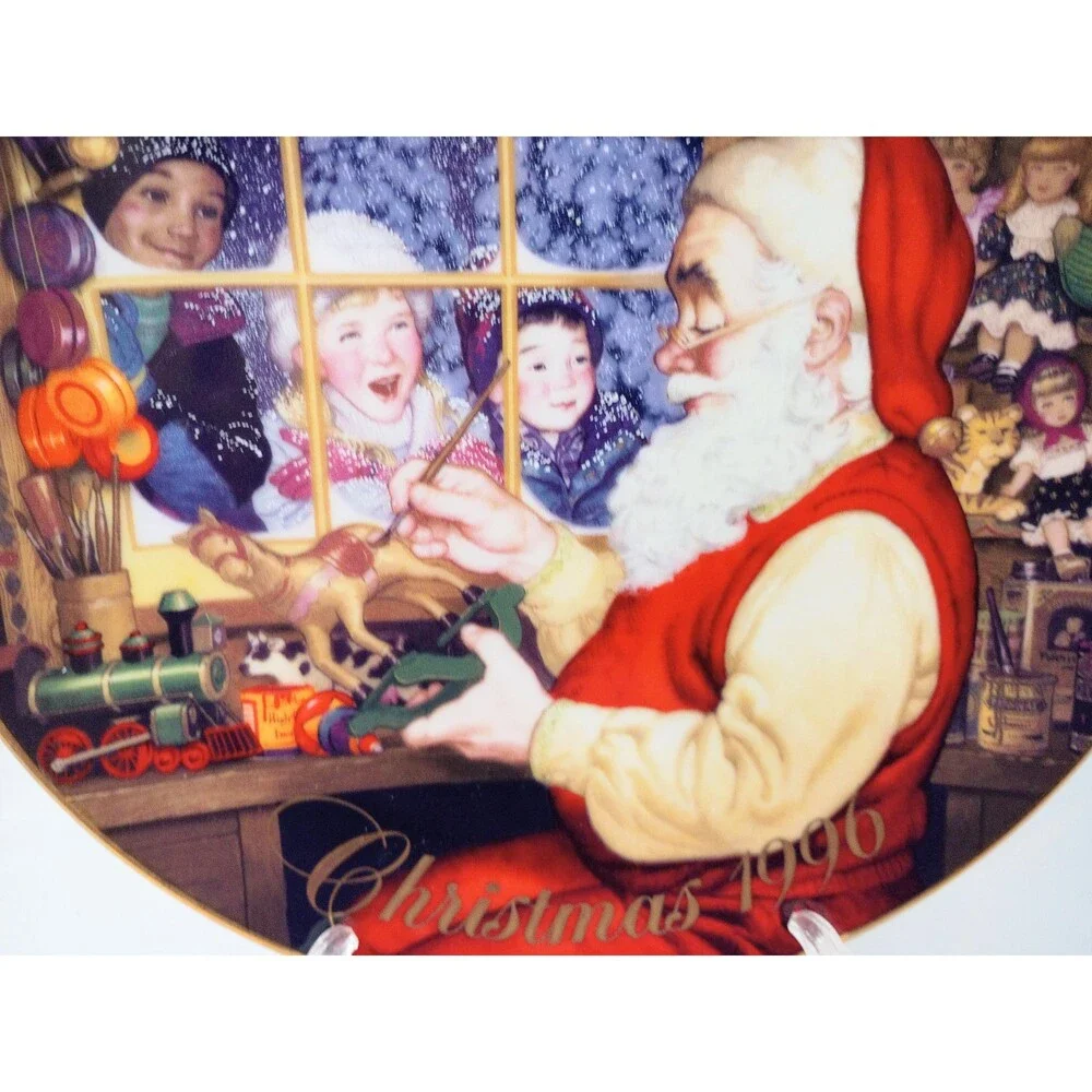 Santas Loving Touch 1996 Avon Christmas Plate